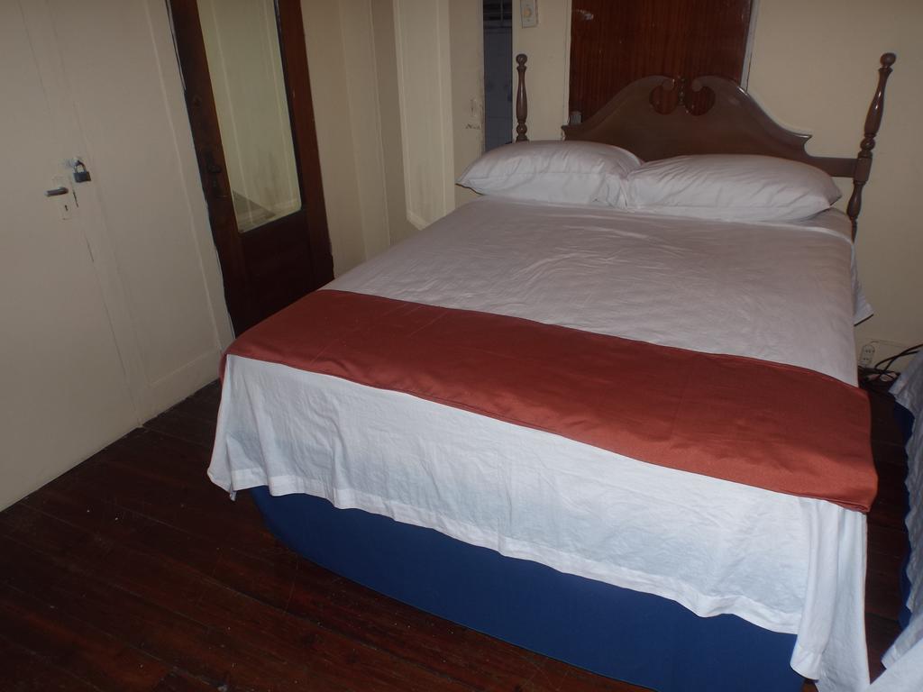 Tropical Court Inn New Kingston Habitación foto