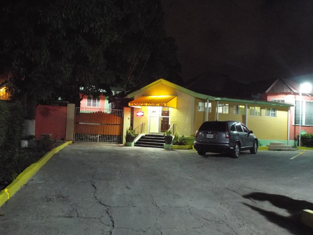 Tropical Court Inn New Kingston Exterior foto