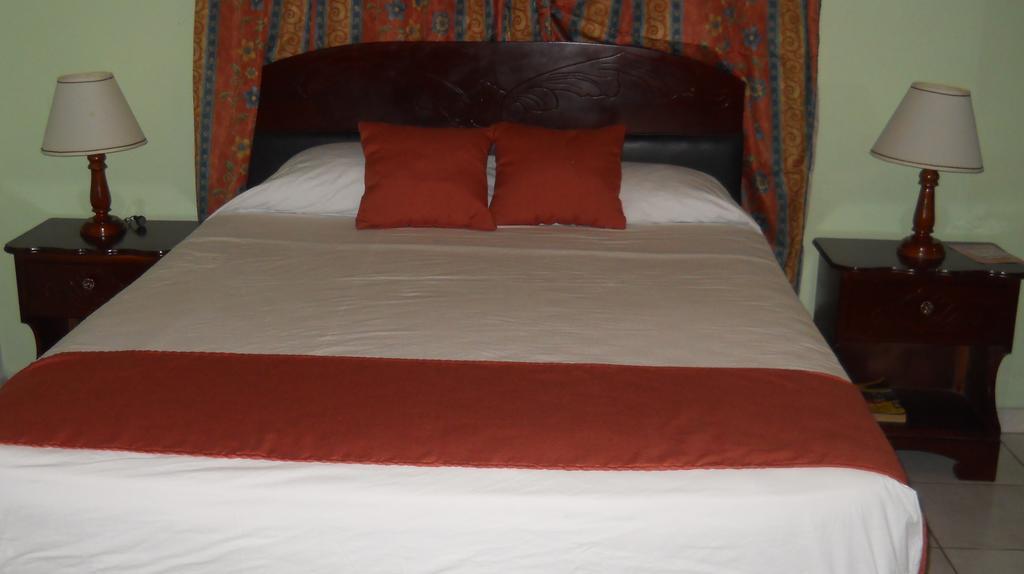Tropical Court Inn New Kingston Habitación foto