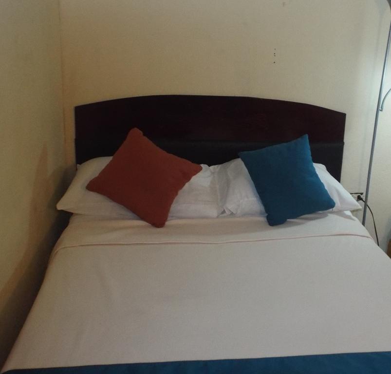 Tropical Court Inn New Kingston Habitación foto